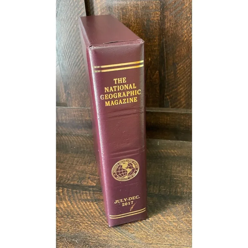National Geographic Magazine Collector Binder with 7 Issues 2017–2018